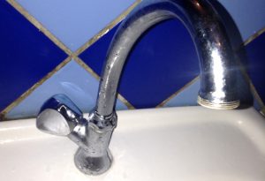 Hände waschen mit Seife: Das Seifenwasser wird rasch biologisch abgebaut. 